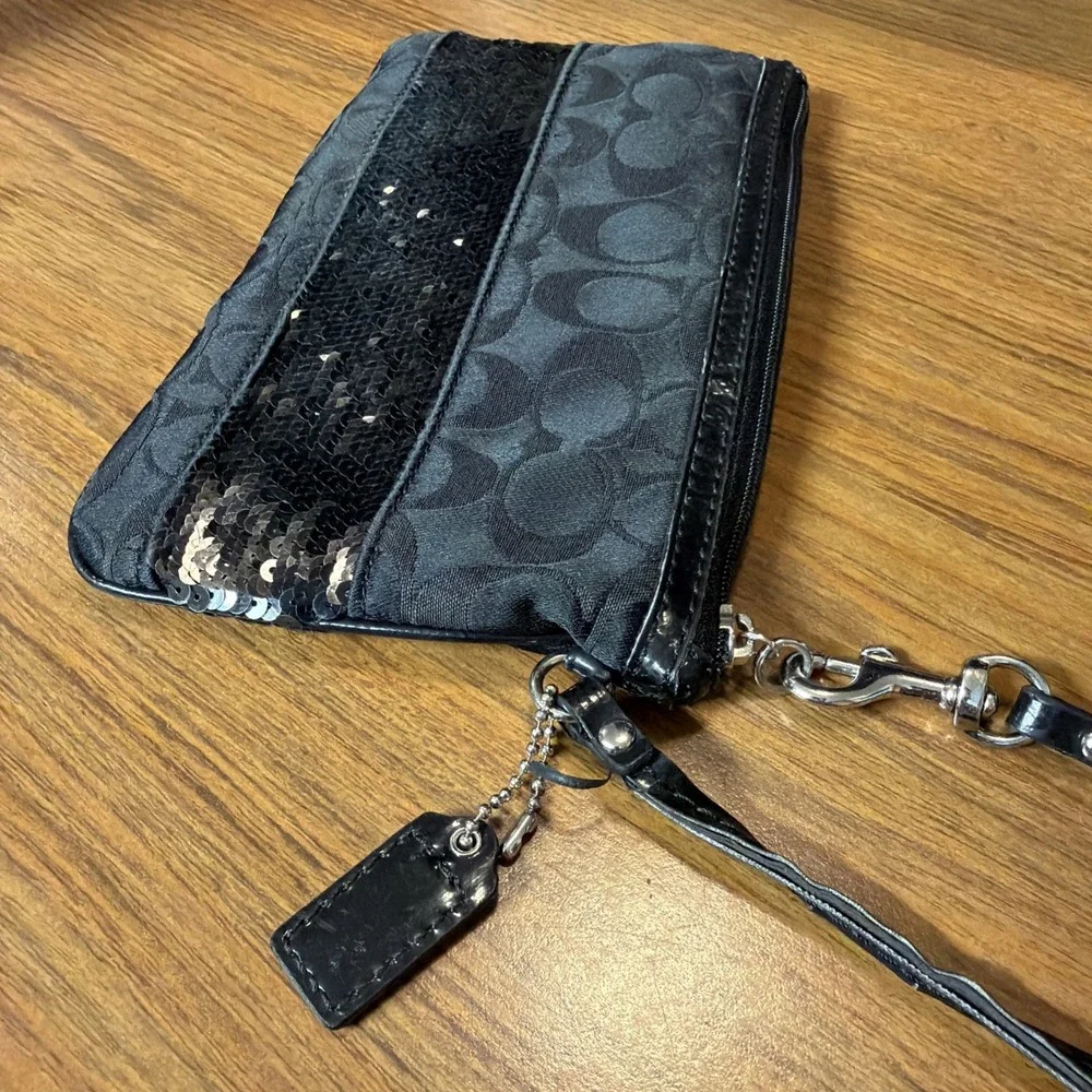 Coach Clutch Wristlet Black On Black On Black Bougie Rachet See Description
